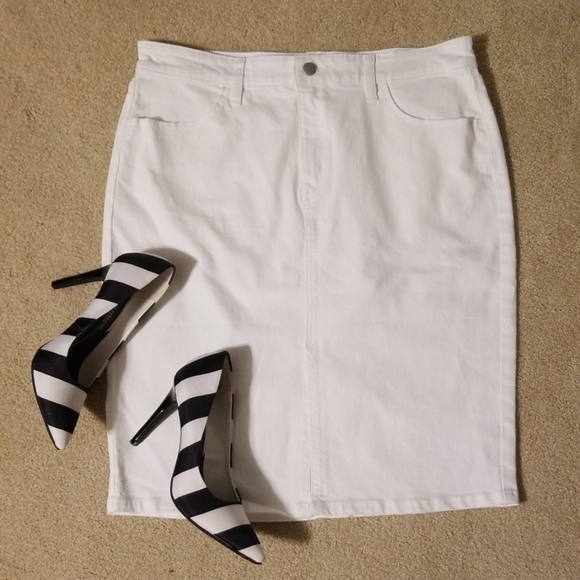 Banana Republic Dresses & Skirts - 🎁 Banana Republic 🎁 NWT White Denim Skirt 12